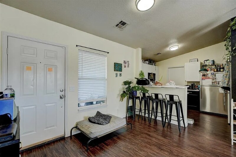 Building Photo - 120 Rob Ln