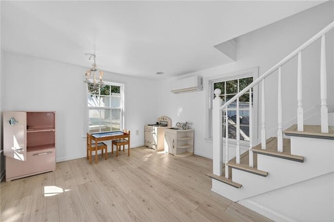 Building Photo - 1812 Wellbourne Dr NE