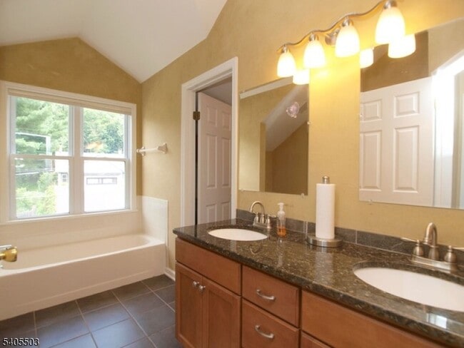 Building Photo - 8 Raritan Pointe