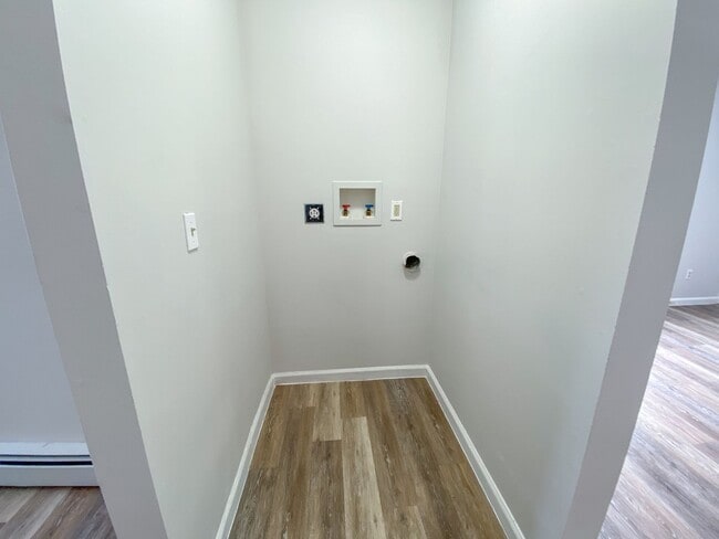 Building Photo - Gorgeous single-family home near Hartford ...