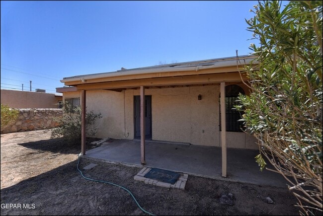 Building Photo - 10711 Ivanhoe Dr