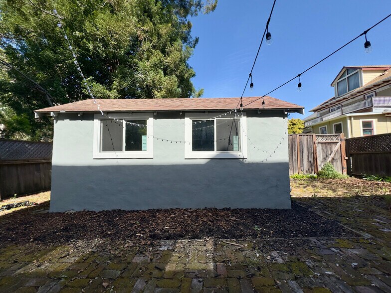 Building Photo - 2211 Haste St