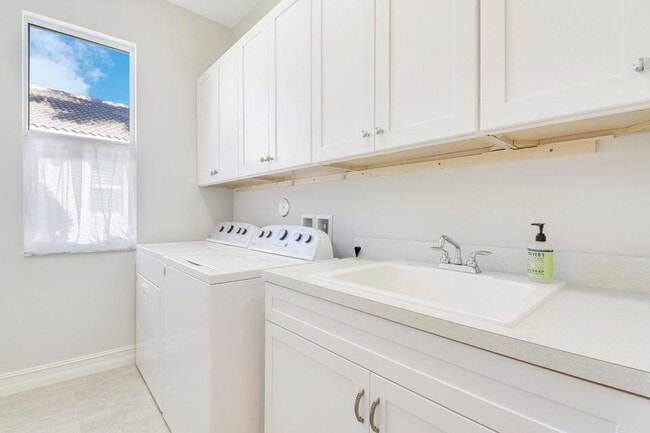 Building Photo - 510 Carrara Ct