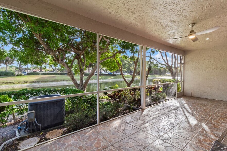Building Photo - 10516 Lake Vista Cir