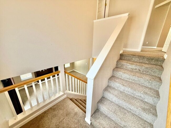 Building Photo - 3 Bedroom 2.5 Bath Townhome with 1 car gar...