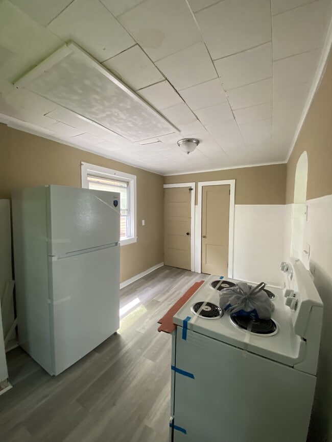 Building Photo - 285 Malleable St