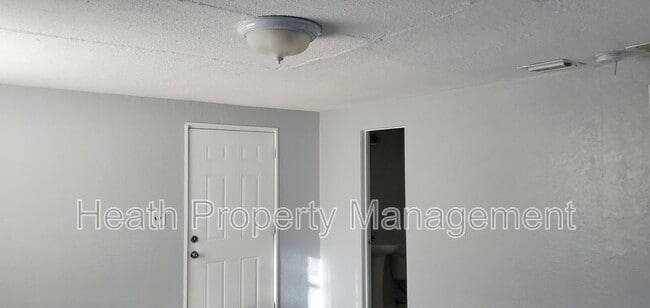 Building Photo - 1425 40th St S