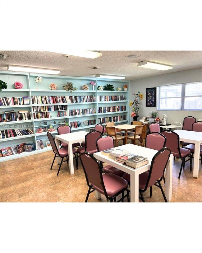 Building Photo - 7787 Golf Cir Dr