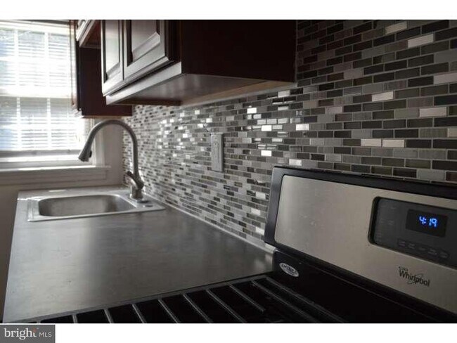 Building Photo - 1401 N Lincoln St