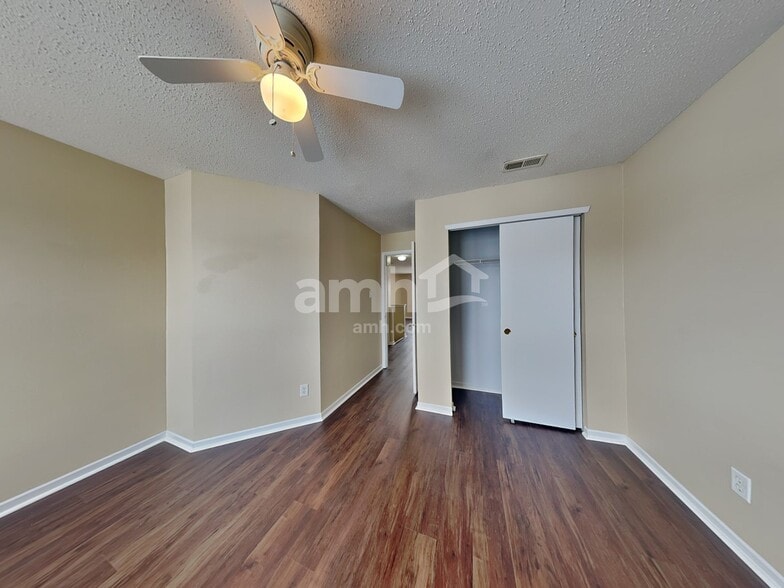 Building Photo - 1317 Central Park Dr