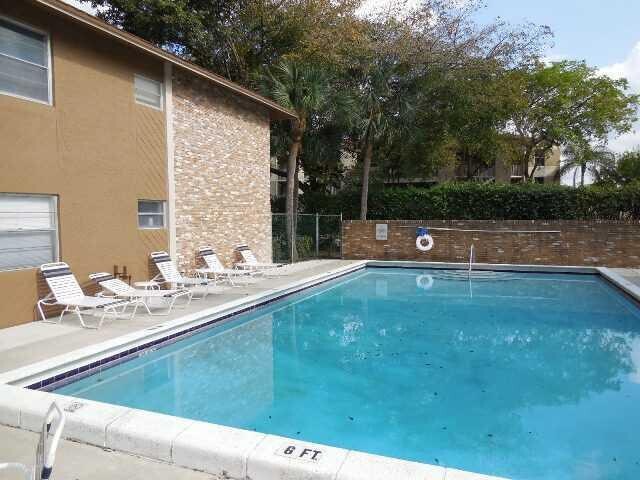 Building Photo - 8393 Royal Palm Blvd