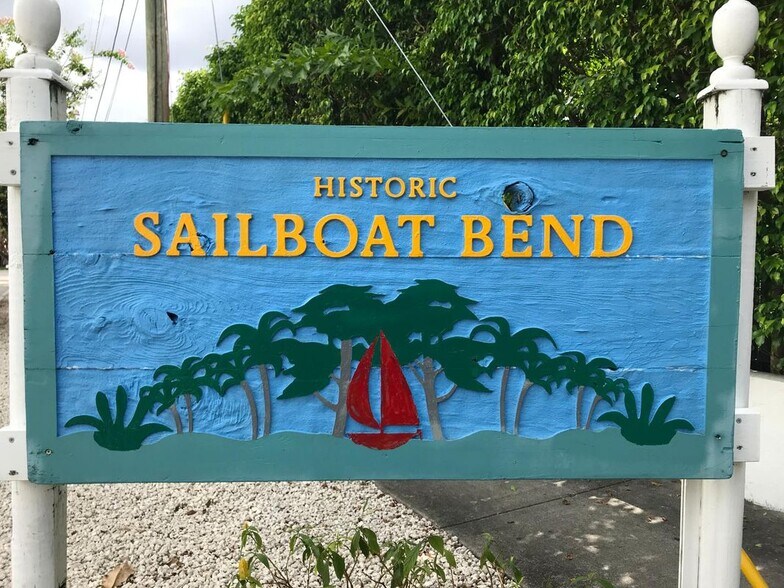 Building Photo - 818 Tequesta St