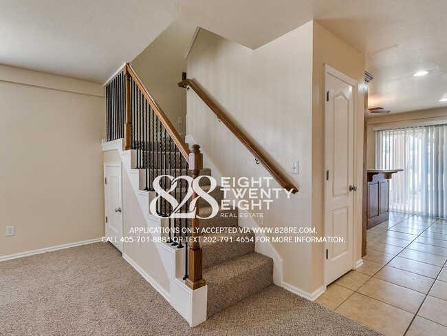 Building Photo - Spacious 2 Bed/1.5 Bath Norman Townhome Du...