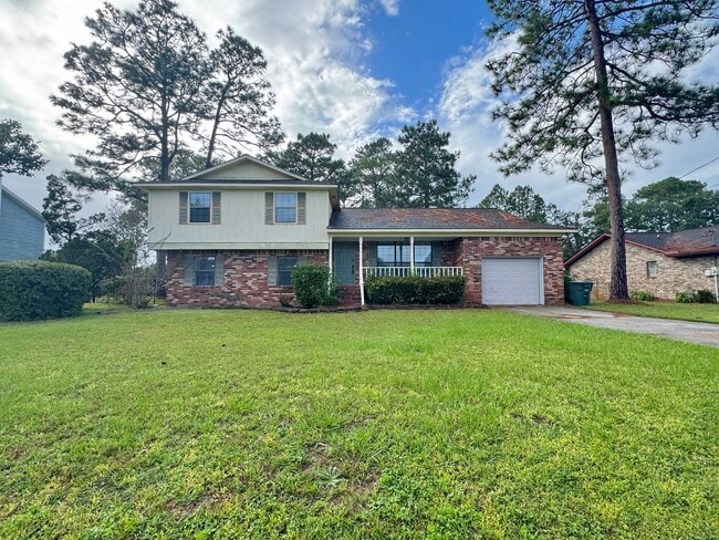 Building Photo - MOVE-IN READY!  [PET FRIENDLY]