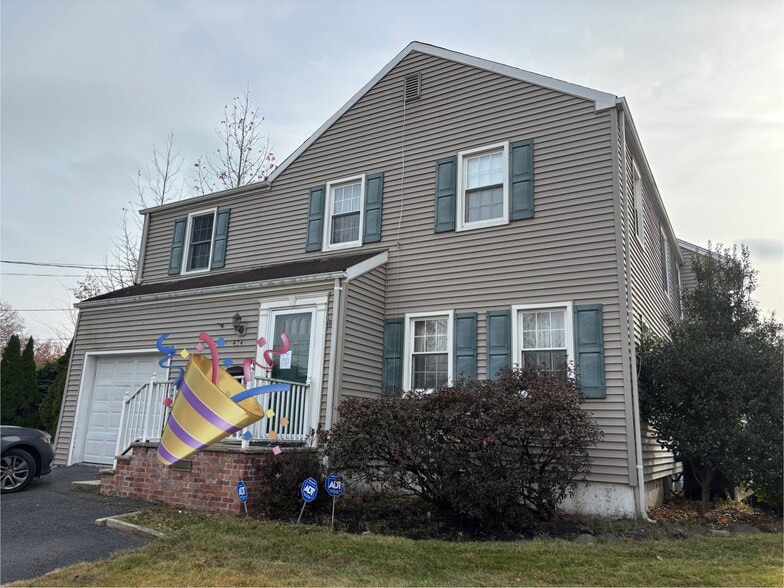 Primary Photo - 434 W Inman Ave