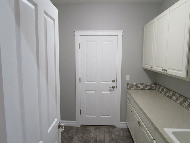 Building Photo - 2504 Fir Crest Blvd