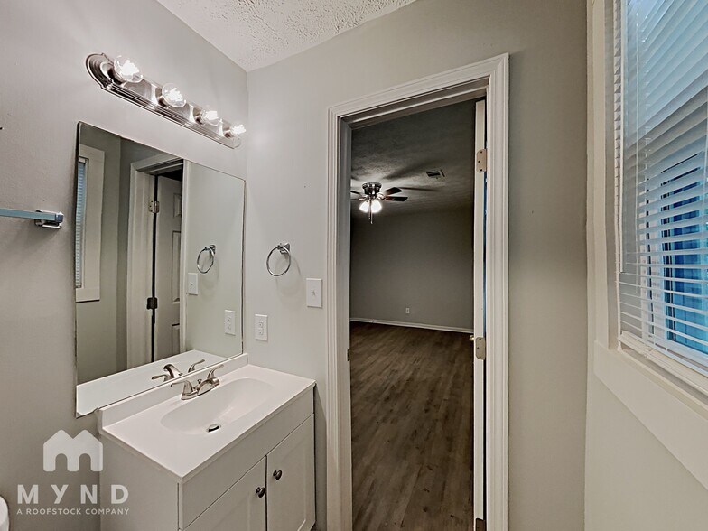 Building Photo - 1740 Hunting Creek Ln SE