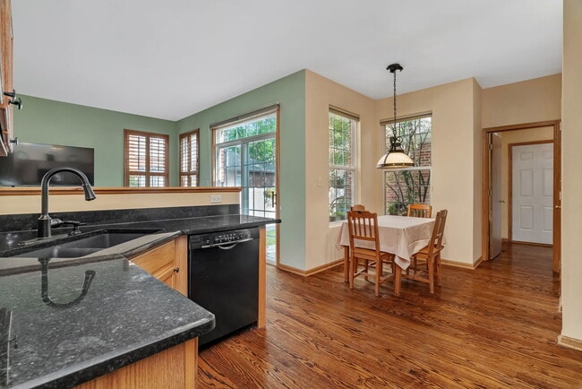 Building Photo - 18568 W Point Dr