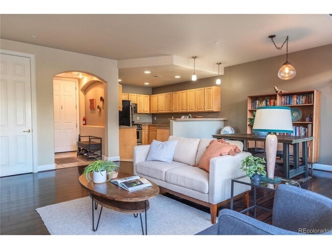 Building Photo - Beautiful 2 bedroom Condo in Uptown Area