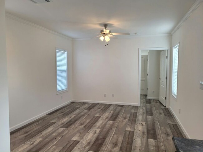 Building Photo - 5523 Eugene Dr