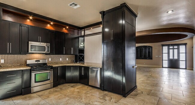 Building Photo - Gorgeous Custom Home on a corner lot in Ventanas - East El Paso!