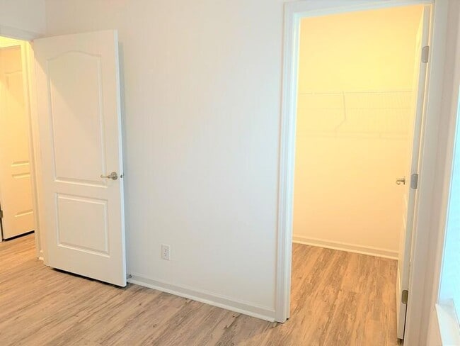 Building Photo - 5473 Bahia Wy