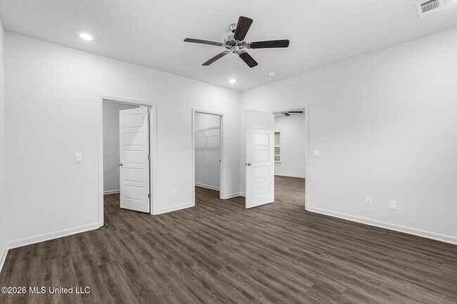 Building Photo - 621 Stillwater Cv