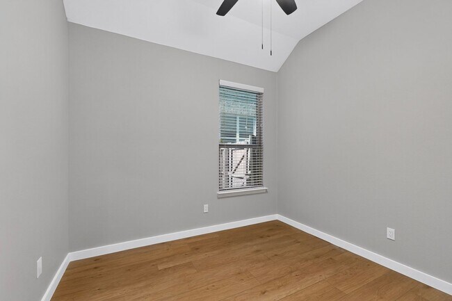 Building Photo - 3312 Glen Crest Ln