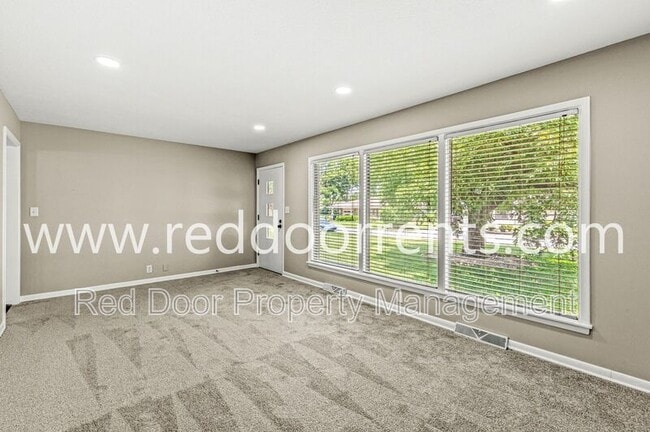 Building Photo - 916 Linda Dr