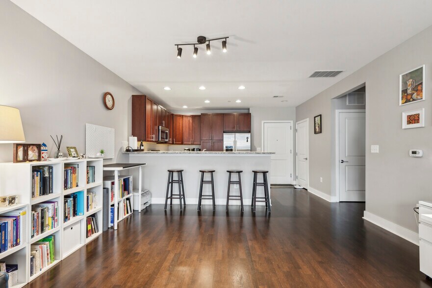 Building Photo - 600 S 24th St