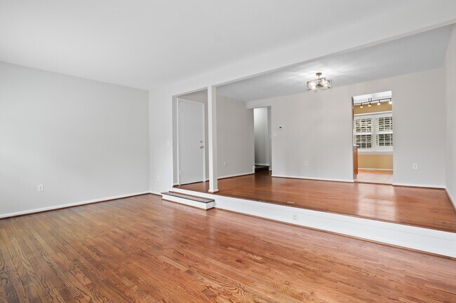 Building Photo - 9913 Longford Ct