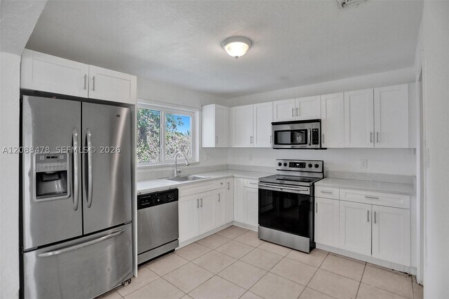 Building Photo - 1002 S 28th Ave