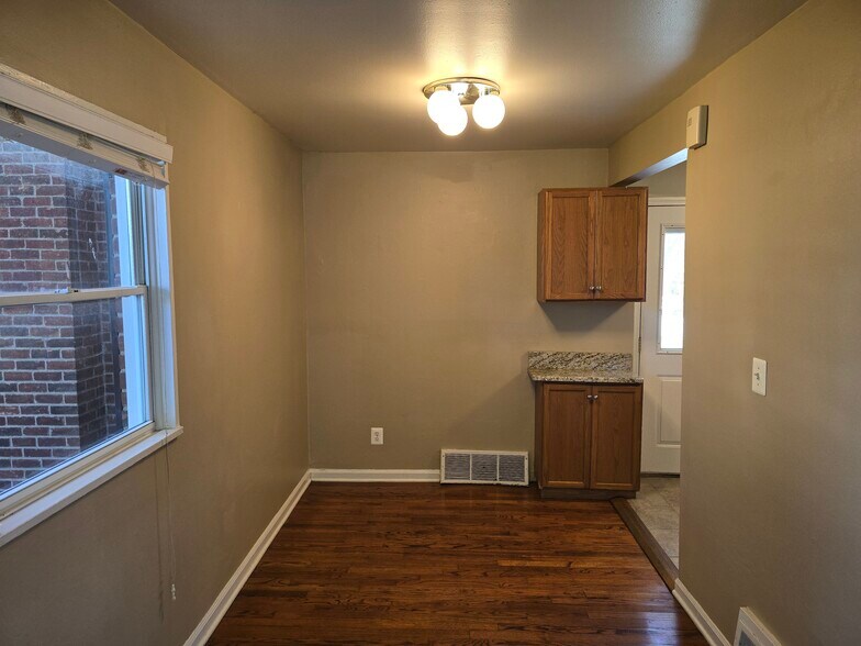 Building Photo - 3288 Coolidge Hwy