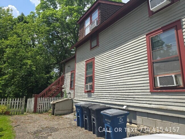 Building Photo - 110 E Summit St