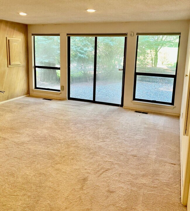 Building Photo - 3 Bed / 3 bath Sahalee single family home ...
