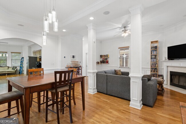 Building Photo - 649 Peeples St SW