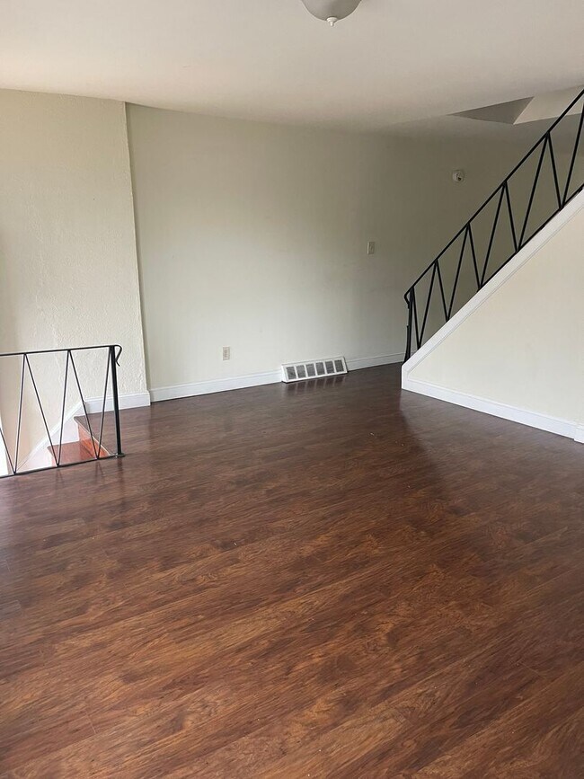 Building Photo - Alban Park Townhome
