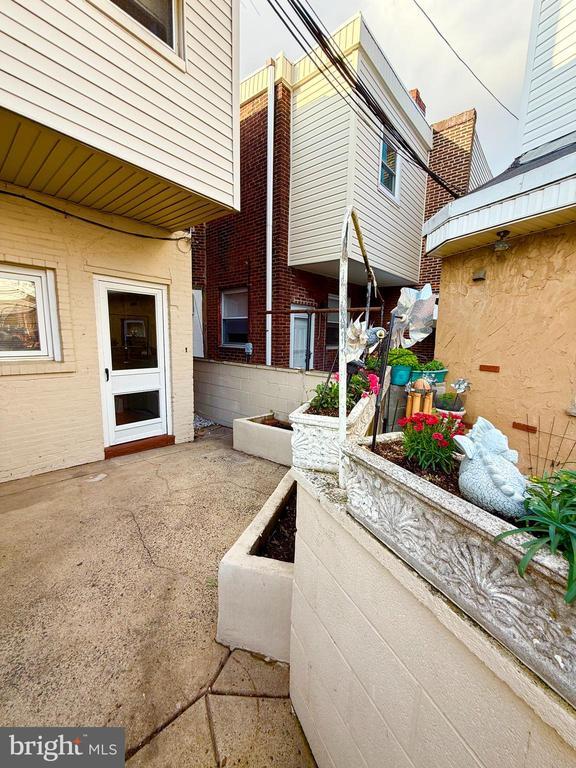 Building Photo - 1108 W Moyamensing Ave