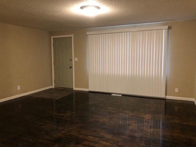 Building Photo - Lovely 3 Bed 1 Bath Home