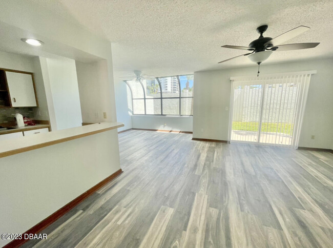 Building Photo - 200 Florida Shores Blvd