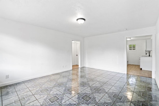 Primary Photo - 7430 Mount St