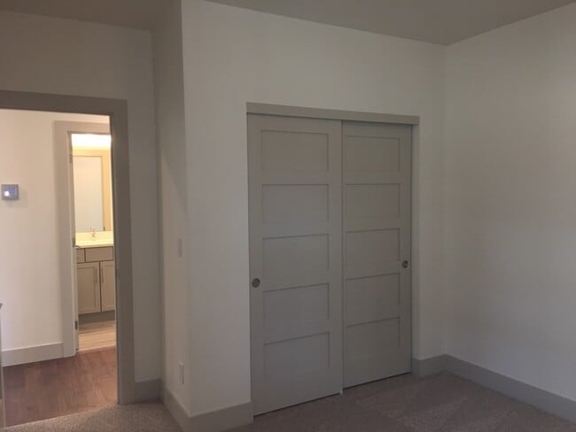 Building Photo - 60991 SE Sweet Pea Dr