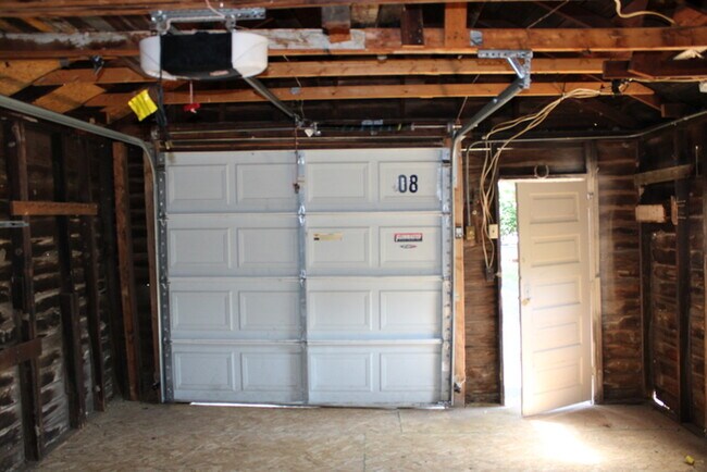 Building Photo - 3bed 2 bath in KCK off Turner and I-635