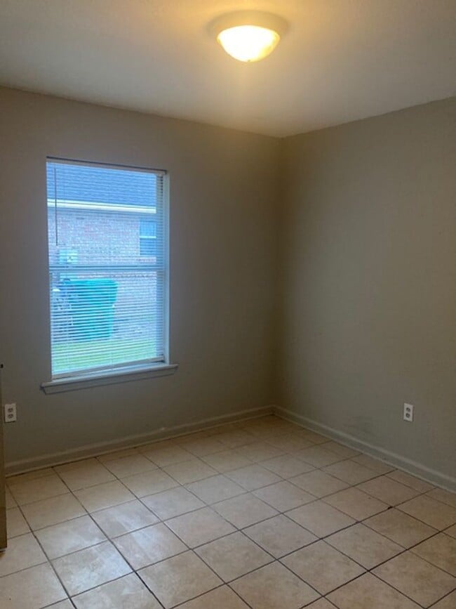 Building Photo - Gulfport 3 Bedroom