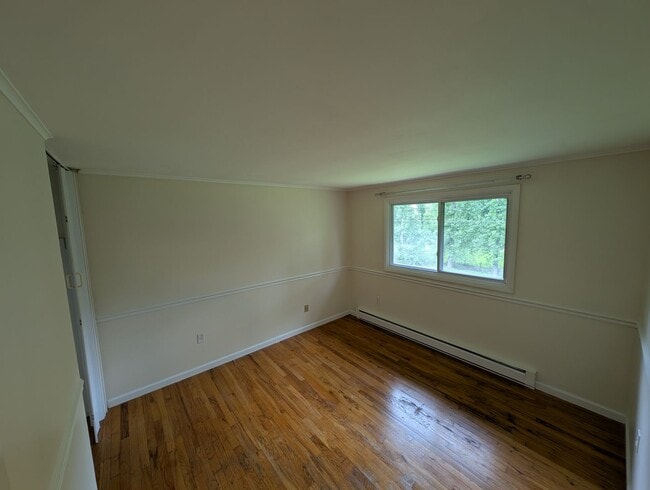 Building Photo - 2 Bedroom Apartment - Newburgh