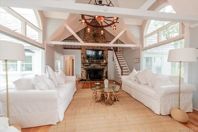 Building Photo - 100 W Shore Dr