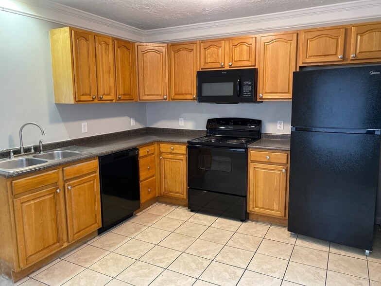 Building Photo - 68 Old Oak Cir