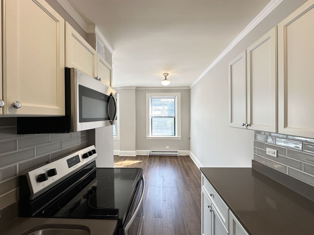 Building Photo - 817 W Lakeside Pl
