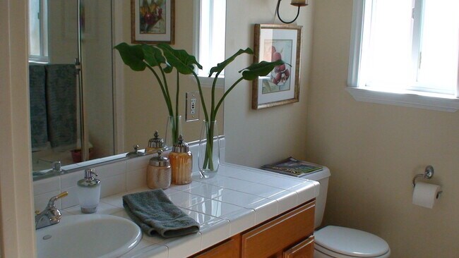 Building Photo - 14320 Hortense St