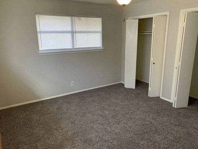 Building Photo - Duplex